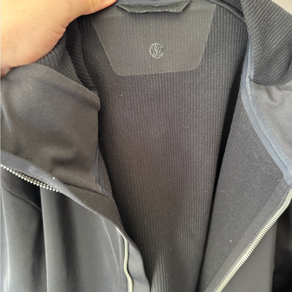 lululemon athletica Men's Black Windbreaker - Picture 10 of 16
